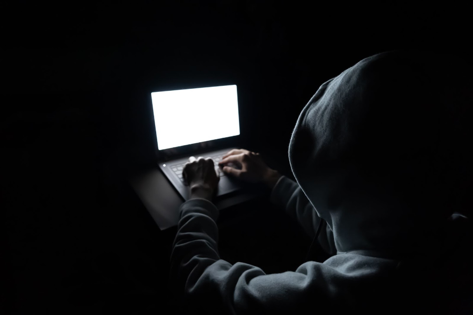 あなたは大丈夫？実は怖いネットストーカー！身近な事例を紹介